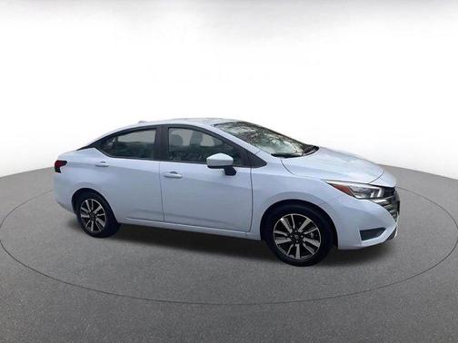 Gray Sky Pearl 2025 Nissan Versa 1.6 SV