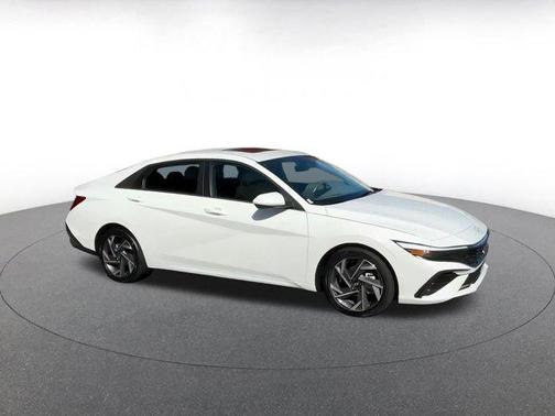2025 Hyundai ELANTRA SEL