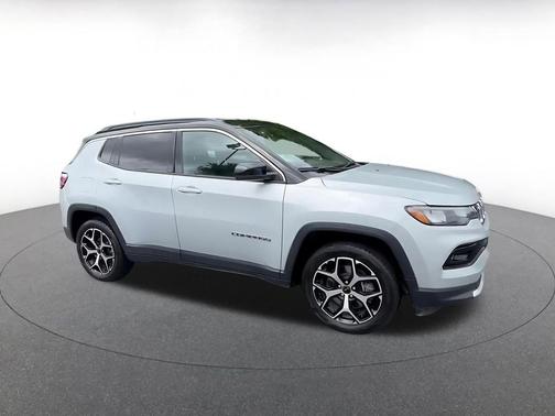 Silver Zynith Metallic Clearcoat 2025 Jeep Compass Limited