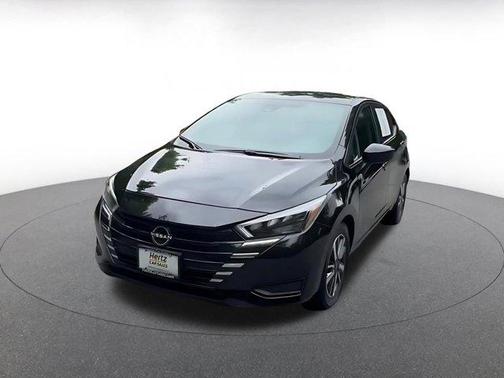 Super Black 2025 Nissan Versa 1.6 SV