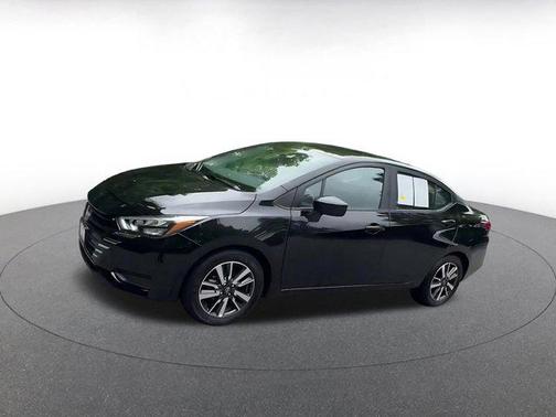 Super Black 2025 Nissan Versa 1.6 SV