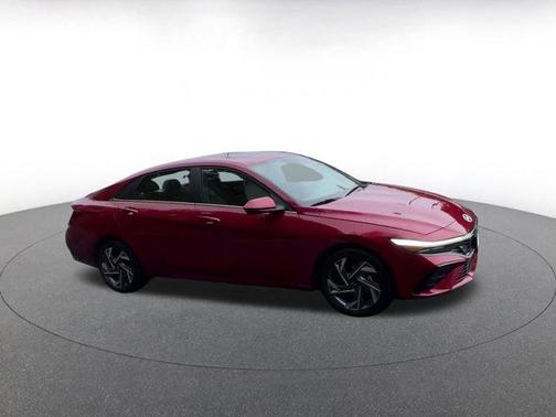 2025 Hyundai ELANTRA SEL