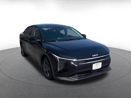 Aurora Black Pearl 2025 Kia K4 LXS