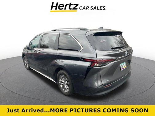 2025 Toyota Sienna XLE