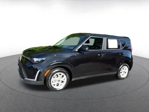 Fusion Black 2025 Kia Soul LX