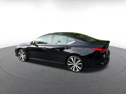 2022 Nissan Altima SR FWD