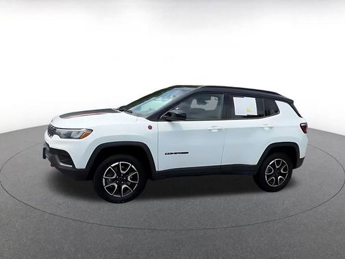 Bright White Clearcoat 2025 Jeep Compass Trailhawk
