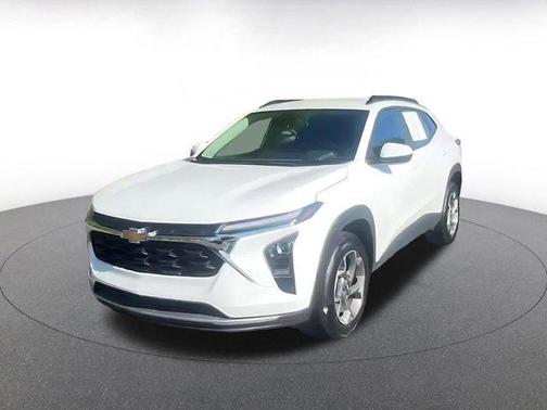 Summit White 2025 Chevrolet Trax LT