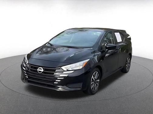 Super Black 2025 Nissan Versa 1.6 SV