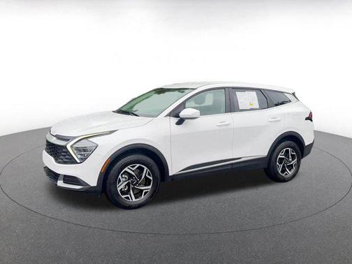Glacial White Pearl 2025 Kia Sportage LX