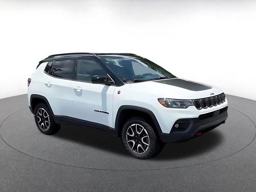 Bright White Clearcoat 2025 Jeep Compass Trailhawk