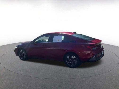 2025 Hyundai ELANTRA SEL