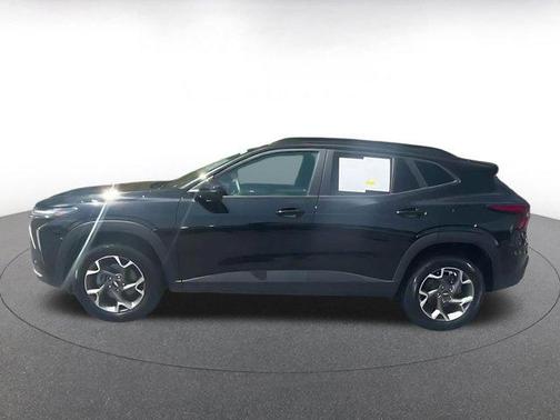 Mosaic Black Metallic 2025 Chevrolet Trax LT