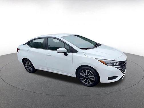 Aspen White Tricoat 2025 Nissan Versa 1.6 SV