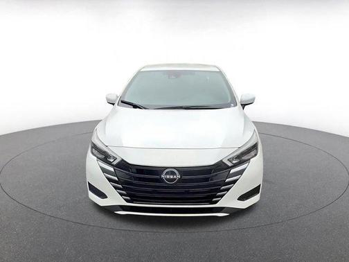 Aspen White Tricoat 2025 Nissan Versa 1.6 SV