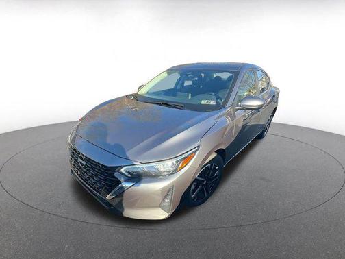 Gun Metallic 2025 Nissan Versa 1.6 SV