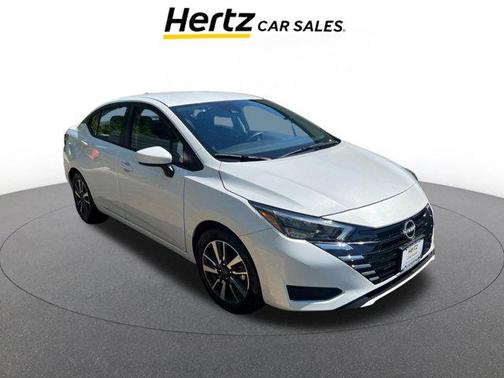 Aspen White Tricoat 2025 Nissan Versa 1.6 SV