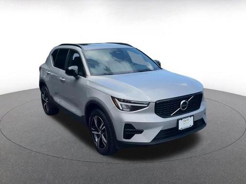 2024 Volvo XC40 CORE