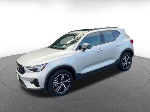 2024 Volvo XC40 CORE