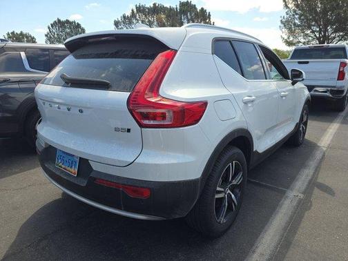 2025 Volvo XC40 B5 Core Bright Theme