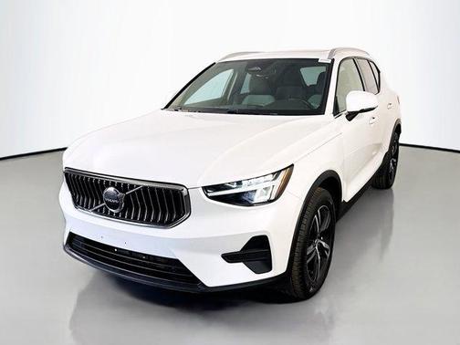 2025 Volvo XC40 B5 Core Bright Theme