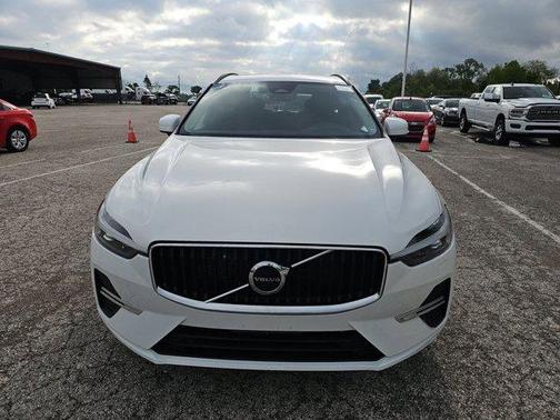 Crystal White Metallic 2023 Volvo XC60 B5 Core