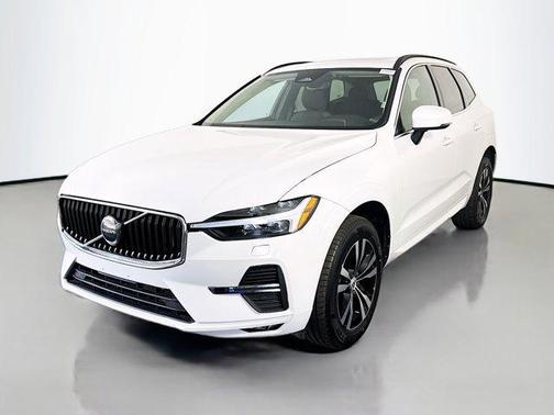 Crystal White Metallic 2023 Volvo XC60 B5 Core