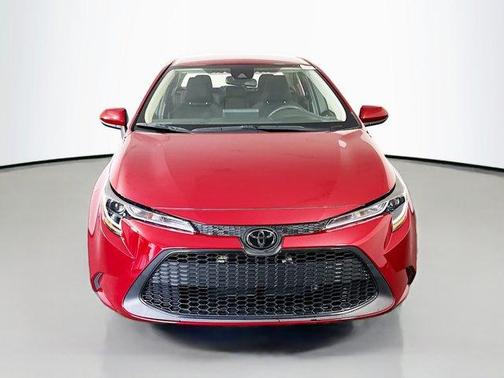 Pearl 2022 Toyota Corolla LE