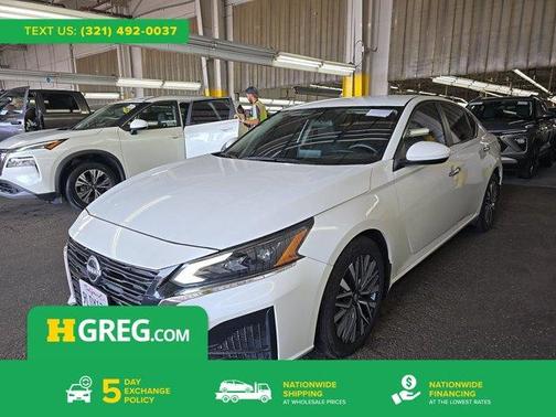 White 2023 Nissan Altima 2.5 SV