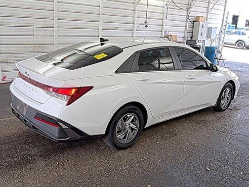 White 2024 Hyundai ELANTRA SE