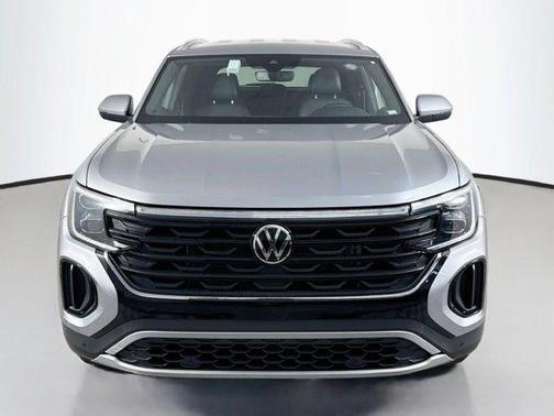 Silver Mist Metallic 2026 Volkswagen Atlas Cross Sport 2.0T SE w/Technology
