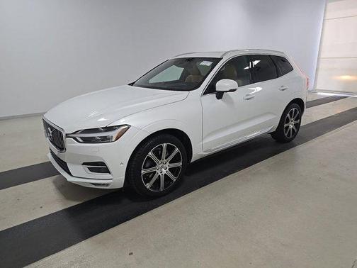 Crystal White Metallic 2018 Volvo XC60 T6 Inscription