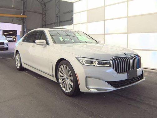2022 BMW 740 i