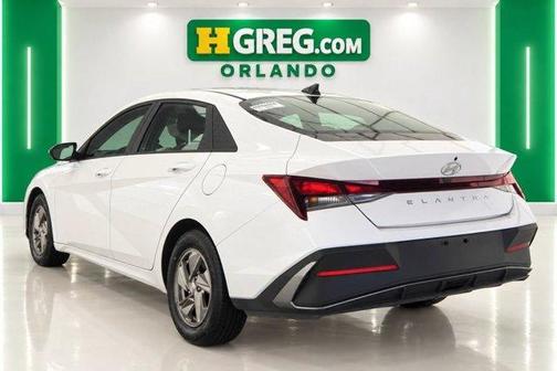White 2024 Hyundai ELANTRA SE