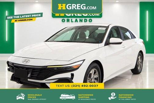 White 2024 Hyundai ELANTRA SE