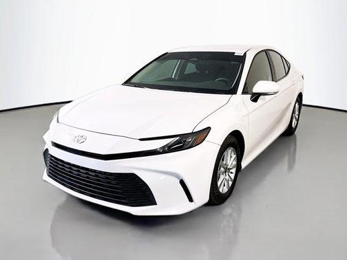 Ice 2025 Toyota Camry LE