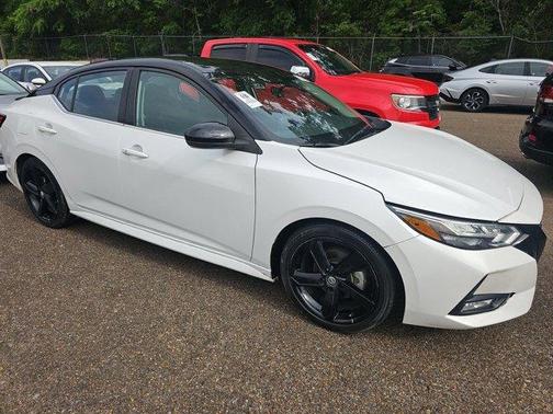 White 2022 Nissan Sentra SR