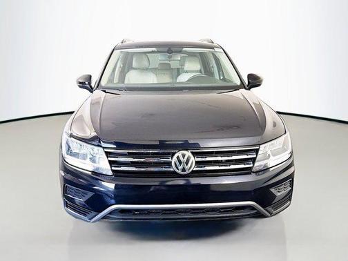 Deep Black Pearl Effect 2020 Volkswagen Tiguan 2.0T SE
