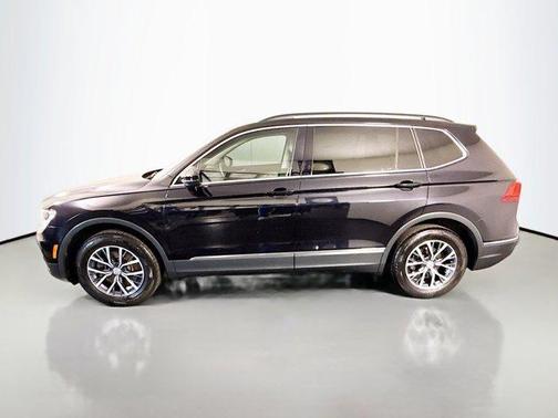 Deep Black Pearl Effect 2020 Volkswagen Tiguan 2.0T SE
