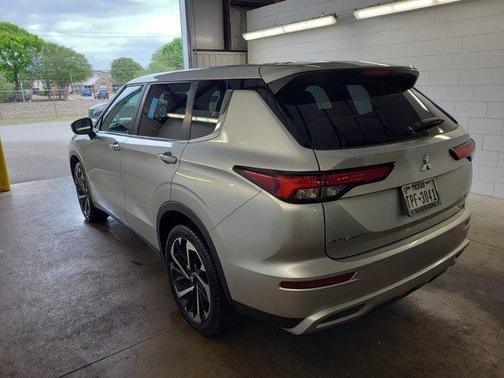 2023 Mitsubishi Outlander SE Black Edition