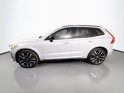 2024 Volvo XC60 B5 Ultimate Dark Theme