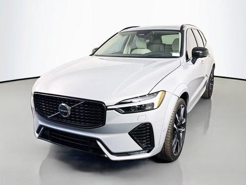 2024 Volvo XC60 B5 Ultimate Dark Theme