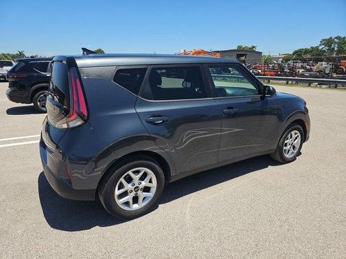 Gravity Gray 2025 Kia Soul LX