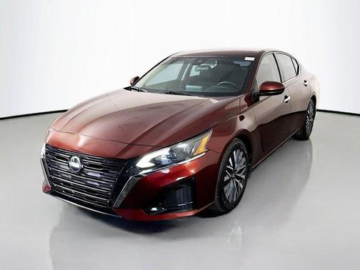 Garnet Pearl 2023 Nissan Altima 2.5 SV