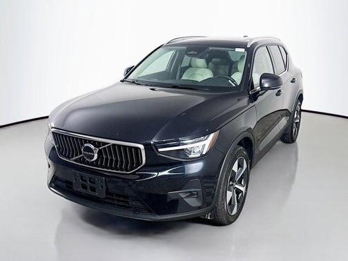 Onyx Black Metallic 2024 Volvo XC40 B5 Plus Bright Theme