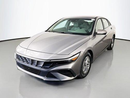 Metal 2025 Hyundai ELANTRA SE