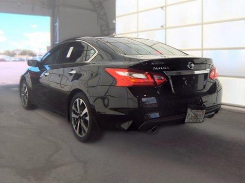 Black 2016 Nissan Altima 2.5 SR