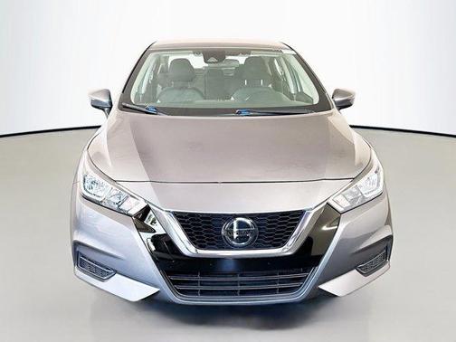 Gun Metallic 2020 Nissan Versa 1.6 SV