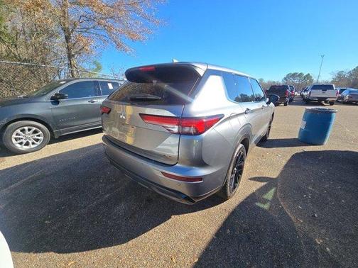 2023 Mitsubishi Outlander SE Black Edition