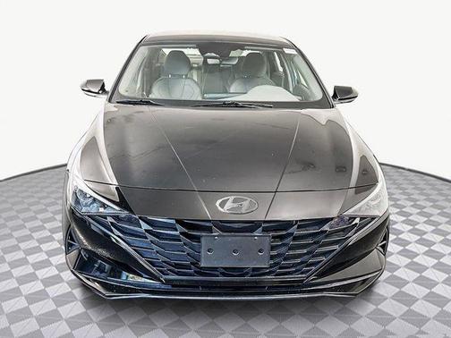 2023 Hyundai ELANTRA SE